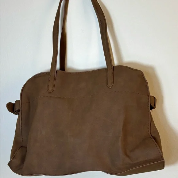 A New Day Brown Shoulder Bag Magnetic Closure Gold Hardware Inner Pockets - Picture 3 of 3